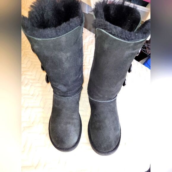 CLEARANCE UGG Bailey Button Triplet II' Boot, sz 5. - Picture 2 of 6
